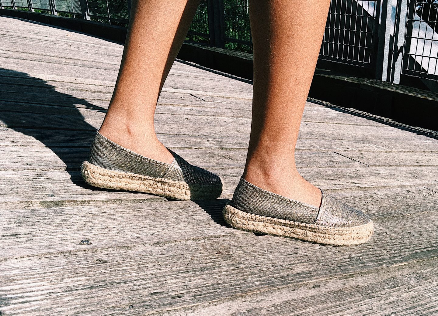 TOUJOURS AVEC MES ESPADRILLES!